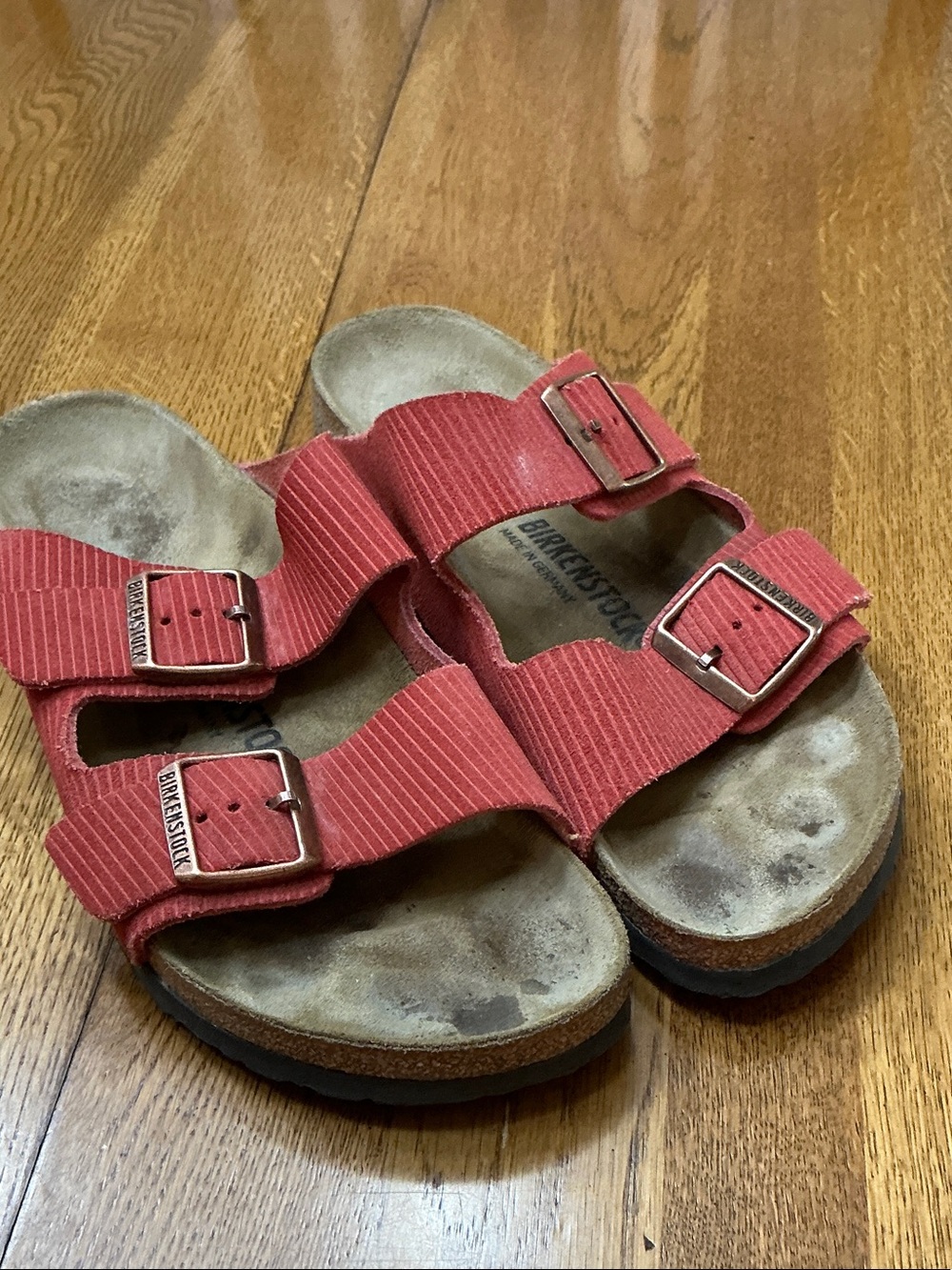 Woman’s Birkenstock Arizona rust. Slide sandals. Size 41. Copper buckle. Cute!